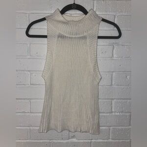 Lightweight sleeveless sweater shirt